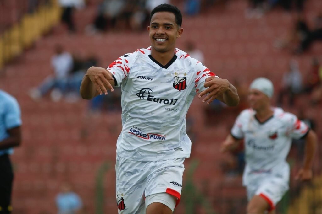 Ituano vence o CRB e assume a liderança