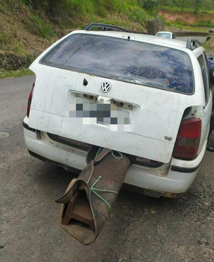 Furto de ferro da linha de trem leva três para a cadeia