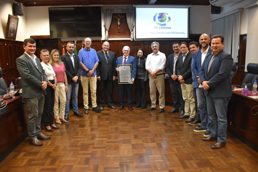 César Calixto recebe Título de Cidadania Ituana