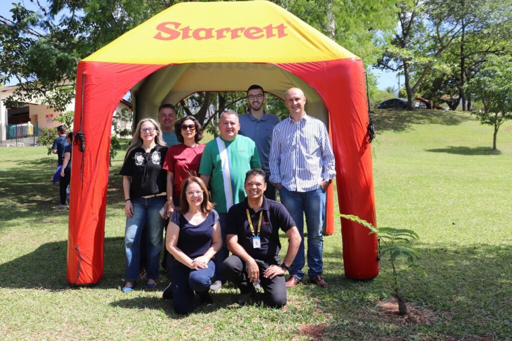 Empresa planta 200 árvores para proteger nascentes