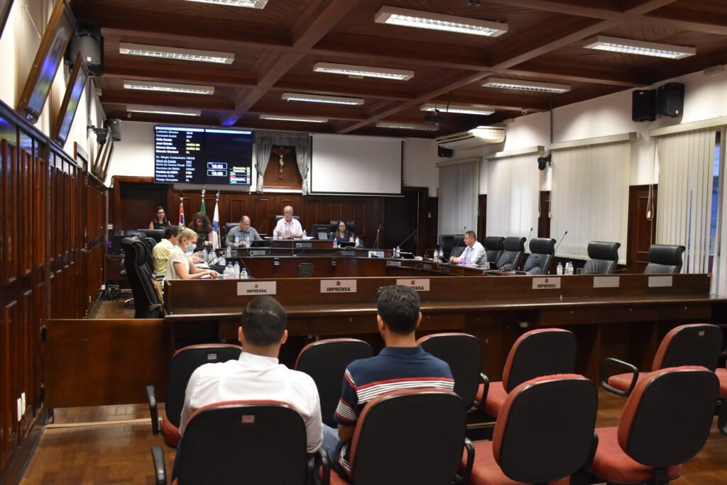 Vereadores aprovam mudanças no Magistério e na Guarda Civil Municipal