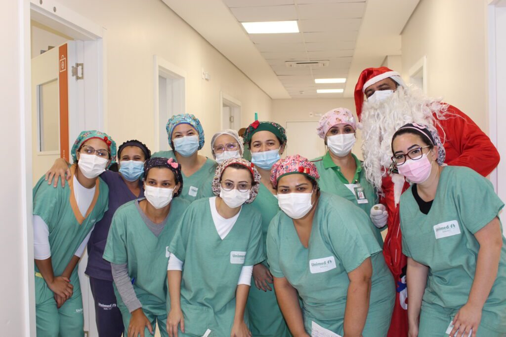 Médicos  e colaboradores participam de ações de Natal