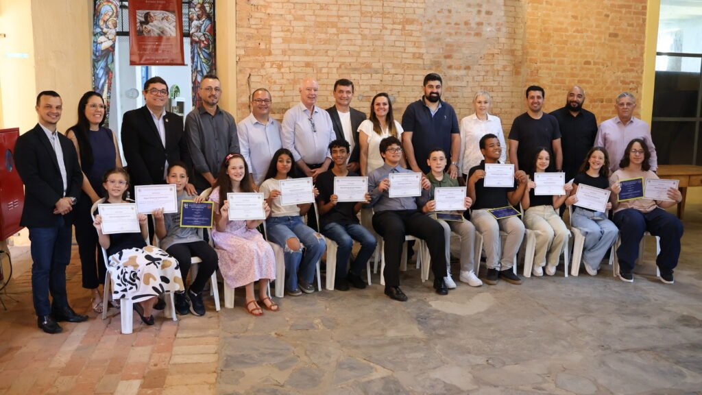 Vereadores Mirins encerram projeto com Formatura