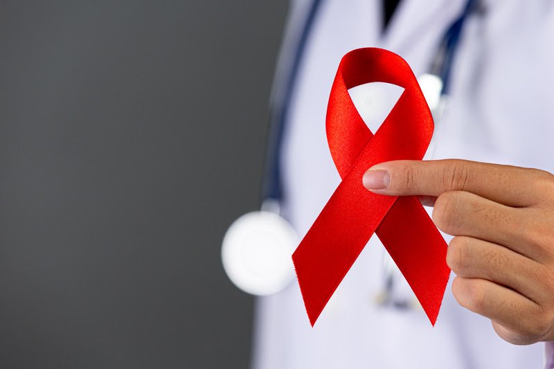 Em 10 anos, número de pessoas com diagnóstico de HIV e Aids cresce 70% no Brasil
