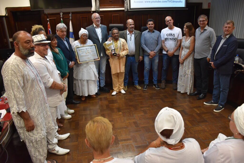 Centro Espírita Pai Xangô recebe Diploma “Mícola Corazza”