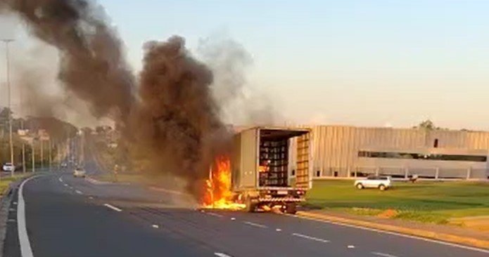 Acidente deixa Rodovia da Convenção parada