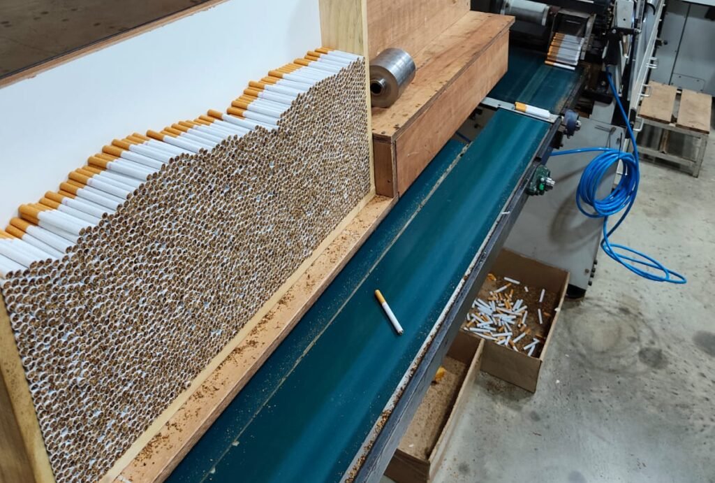 Polícia Militar encontra fábrica clandestina de cigarros em Salto