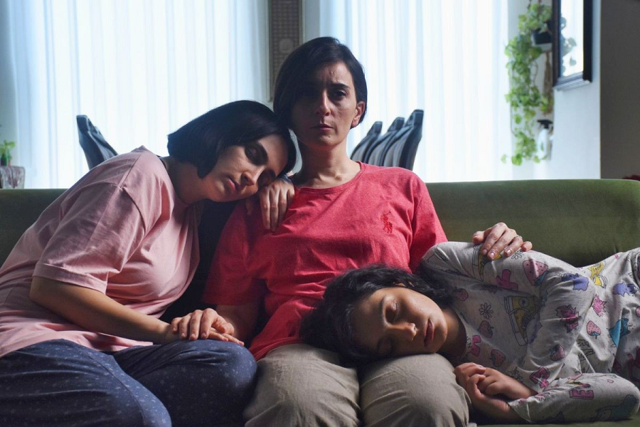 CRÍTICA: A SEMENTE DO FRUTO SAGRADO É MUITO RICO EM SEMÂNTICA