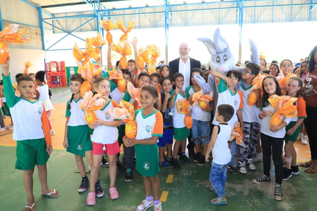 Educação realiza entrega de ovos de Páscoa para alunos da Rede Municipal