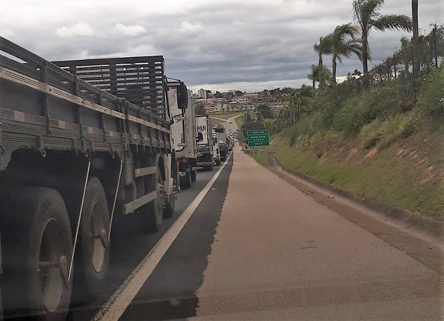 Confira situação das rodovias interditadas na noite desta terça-feira