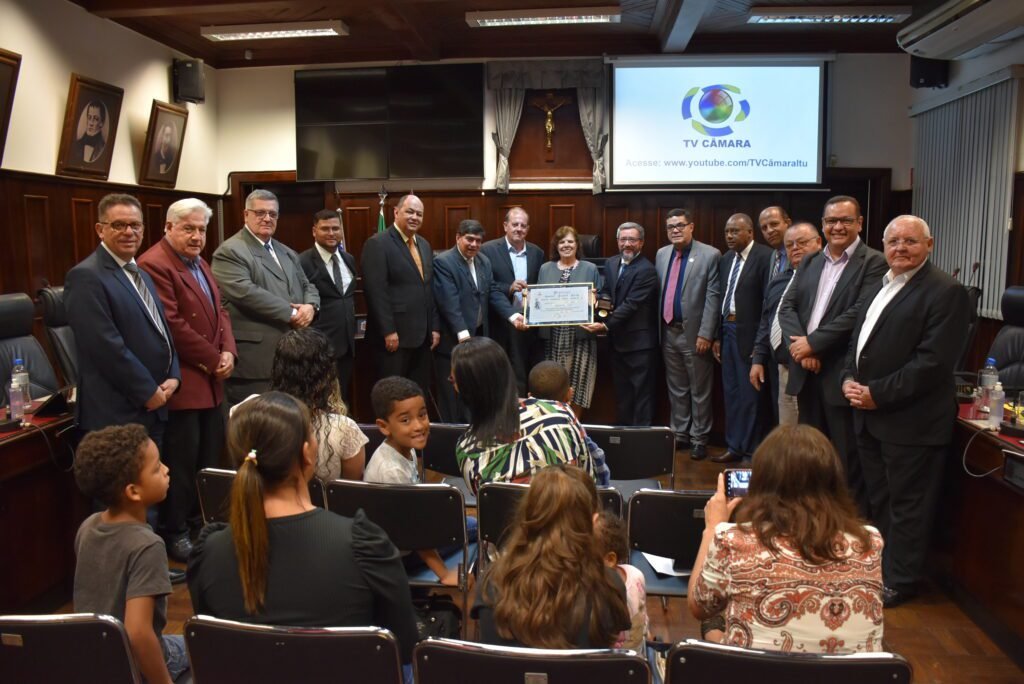 <strong>APEC é homenageada com Diploma e Medalha “Pastor Daniel Berg”</strong>