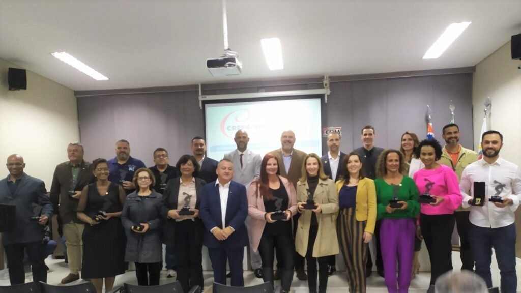 Educadores físicos são homenageados em evento no SECOM
