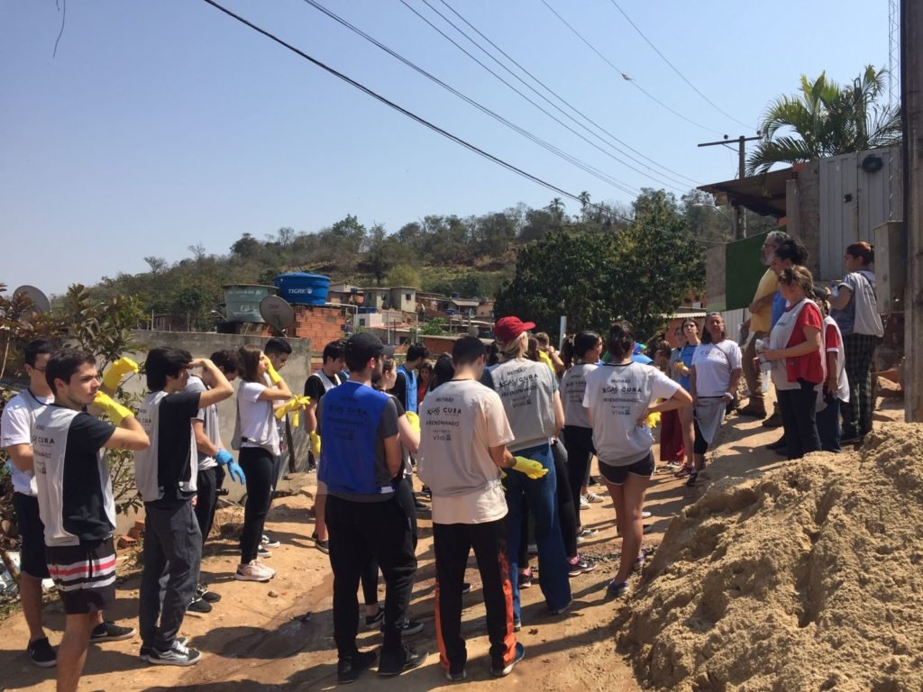 Grupo faz mutirão na comunidade Pedreira, em Itu