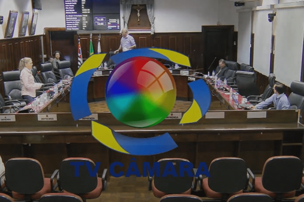 Após votarem aumento de salário, vereadores abandonam plenário