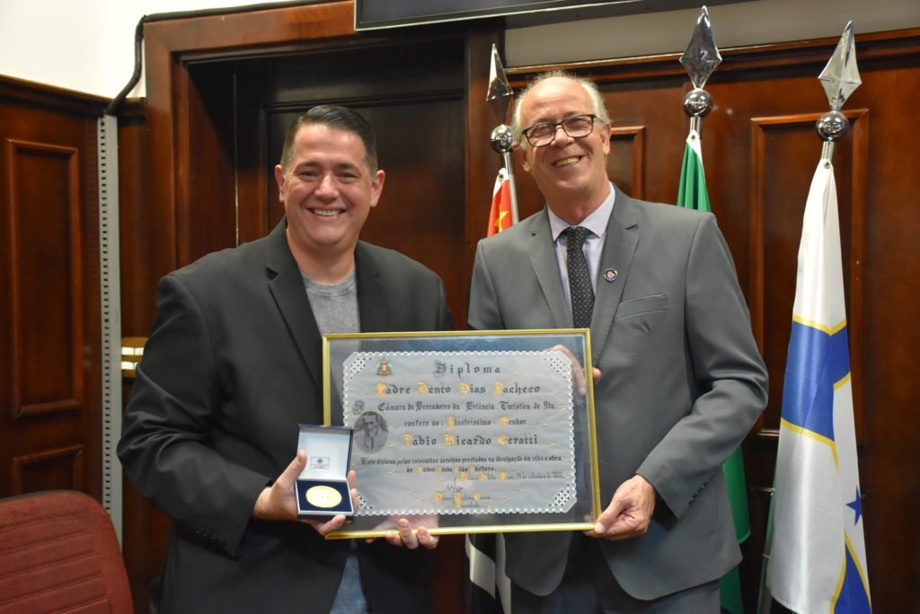 Fábio Ceratti é homenageado com Diploma e Medalha Padre Bento