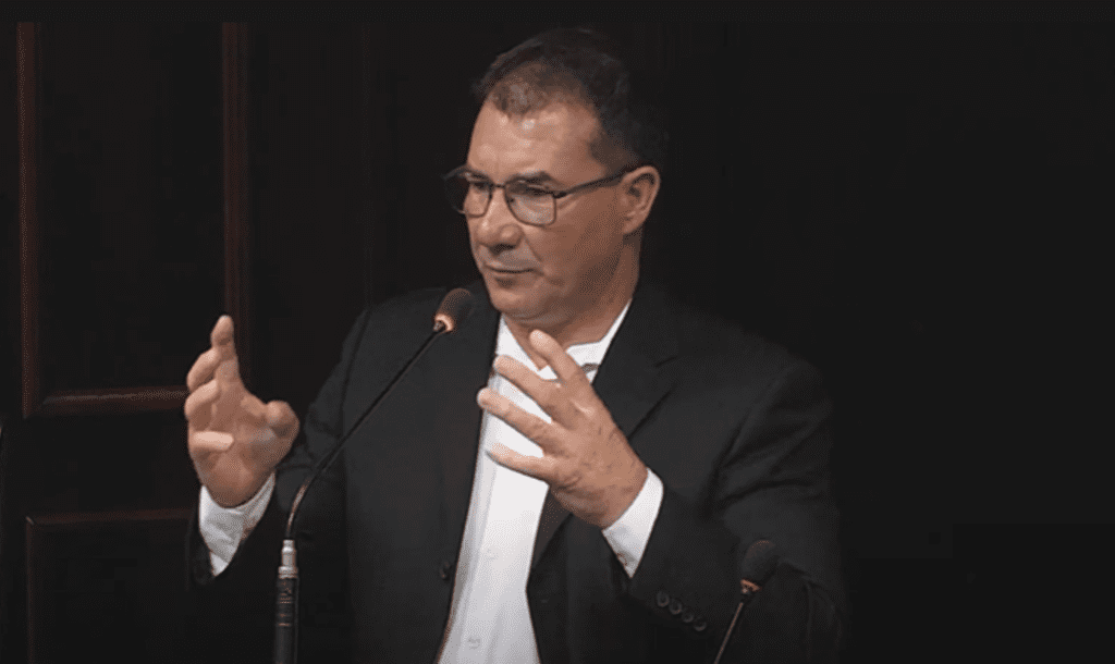 &#8220;O prefeito acredita muito em São Pedro&#8221;, diz vereador