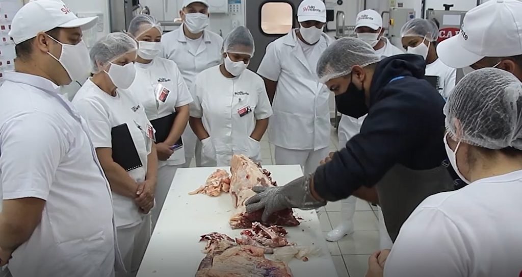 Secom oferece curso gratuito de auxiliar de açougueiro