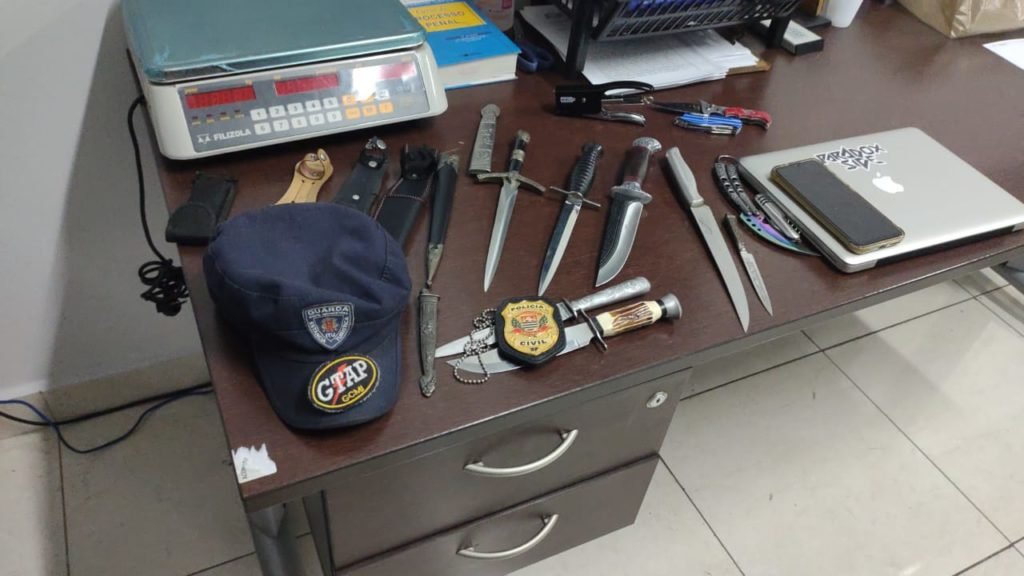 Rapaz é preso por tentativa de feminicídio contra a mãe e namorada