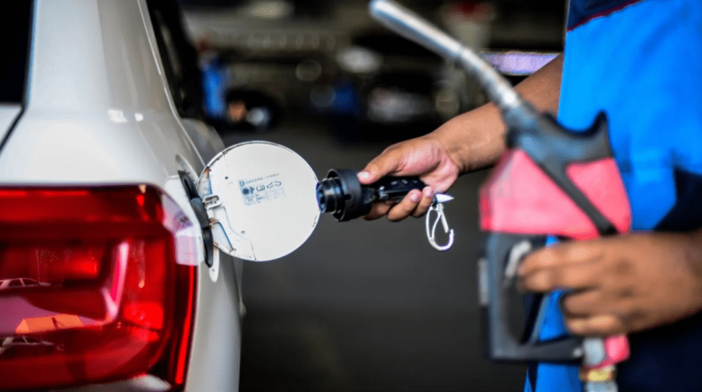 Etanol varia R$ 0,54 e gasolina, R$ 0,70