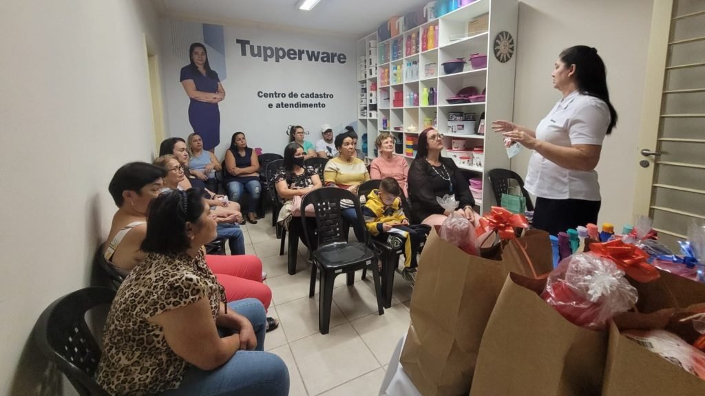 Líder inaugura Centro de Atendimento e Cadastro Tupperware