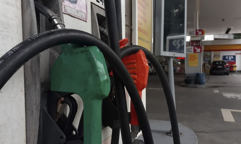 Gasolina cai mais 12 centavos em Itu