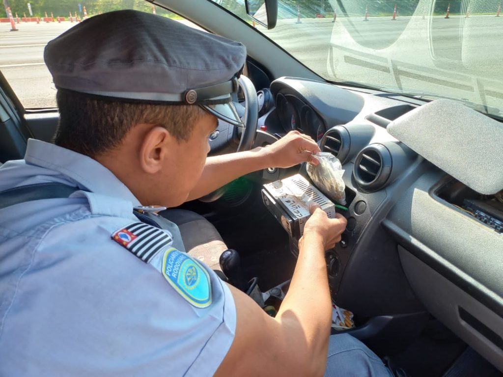 Polícia Rodoviária prende mulher por tráfico de munições em Itu