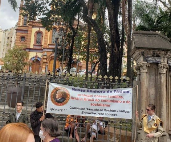 O IPCO realiza terço público em Itu contra o comunismo