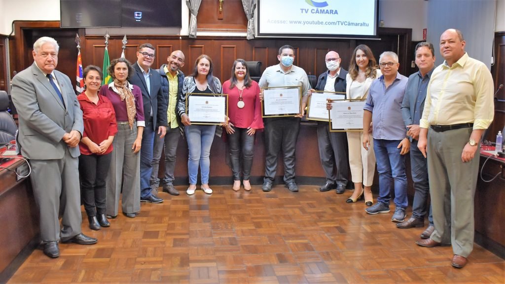 Câmara entrega Diploma Recicla Dez para empresas