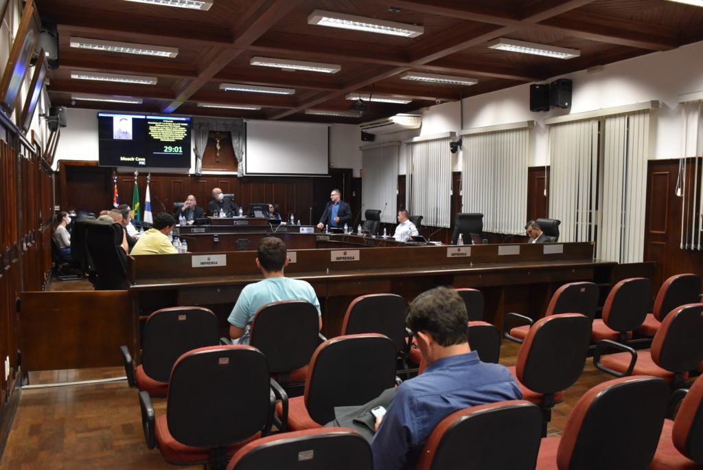 Orçamento e lei sobre Uber são aprovados na Câmara