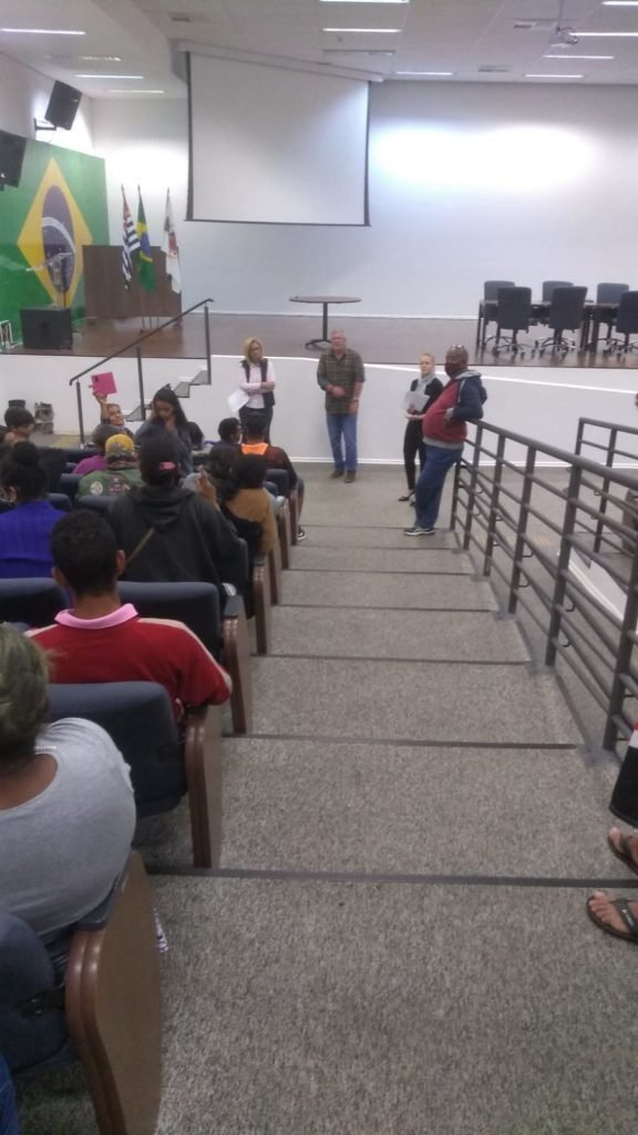 Temendo despejo,  moradores da Vila Lucinda se reúnem com Secretário de Habitação