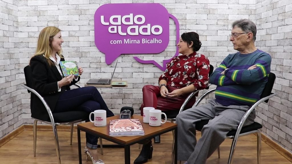 Pai e filha presenteiam Salto com livros sobre a cidade e sua gente