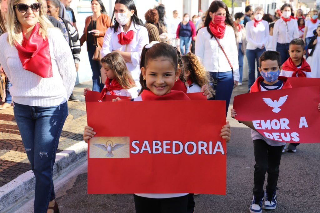 Desfile do Divino Espírito Santo celebra tradição em Itu