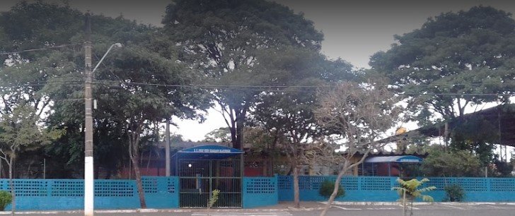 Escola suspende aulas presenciais por causa de Covid-19