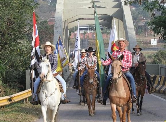 Romeiros: a Estrada Parque é deles