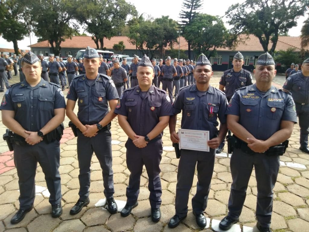 Policial do 50º Batalhão recebe Medalha Cruz de Sangue