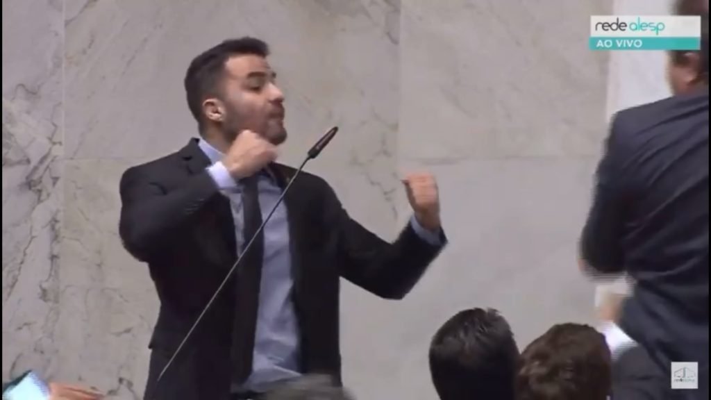 Alesp cassa mandato do deputado Arthur do Val