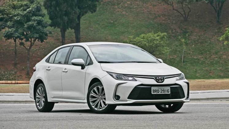 Honda Civic, Toyota Corolla e Chevrolet Onix são os carros mais buscados pelos brasileiros