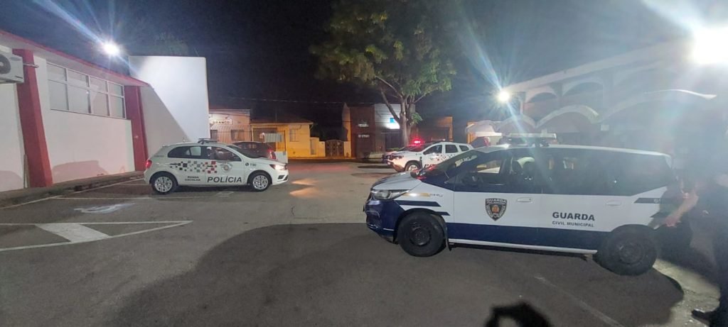 Idoso é roubado e agredido com pedra em saída de banco