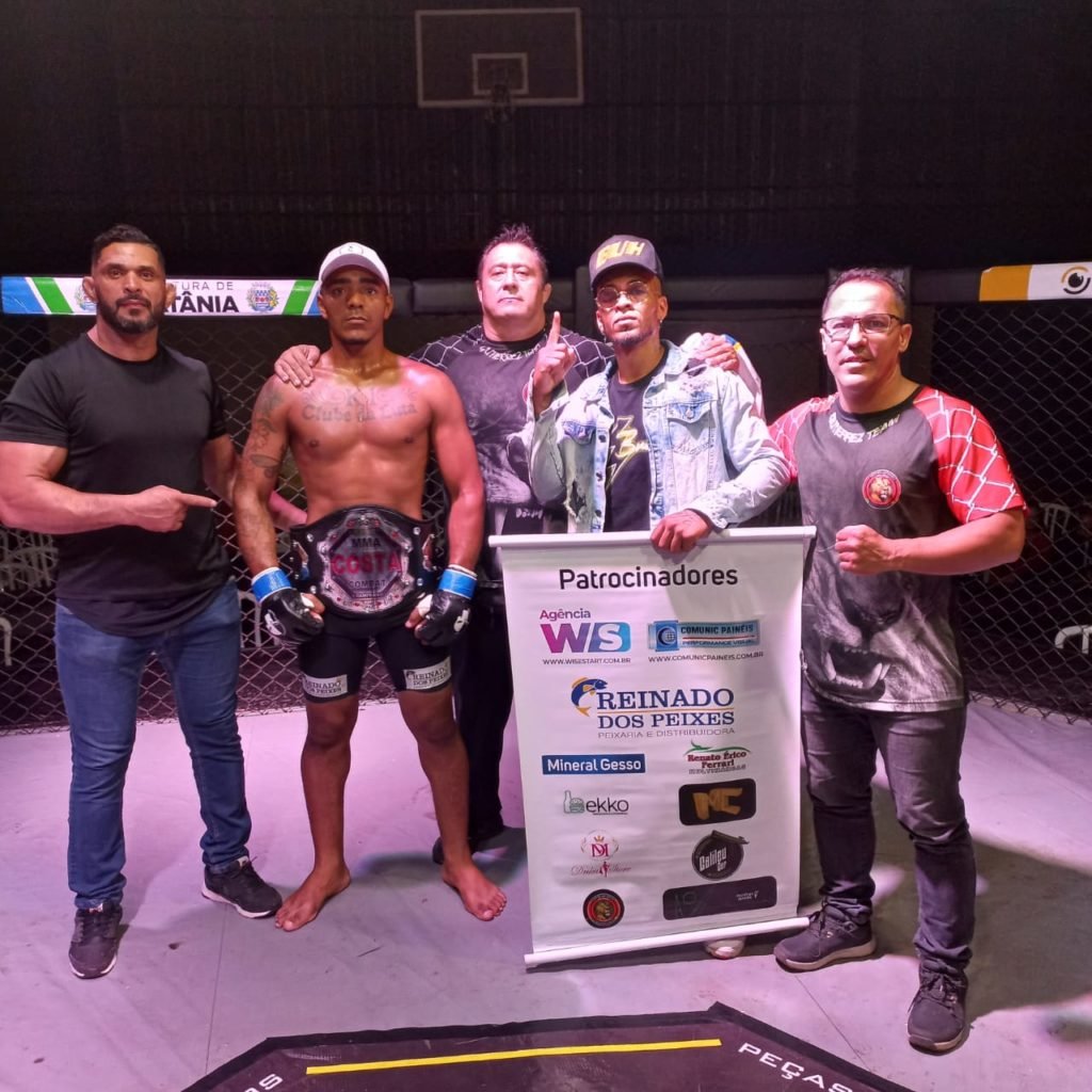 Douglas de Oliveira conquista cinturão em evento de MMA