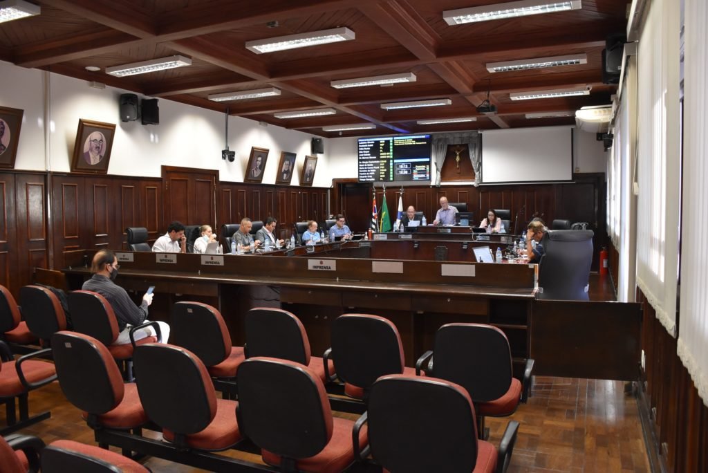 Vereadores rasgam elogios ao prefeito após inauguração