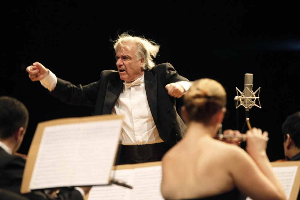 <em><br>Sob regência do maestro João Carlos Martins, concerto acontece no Parque Ecológico</em>