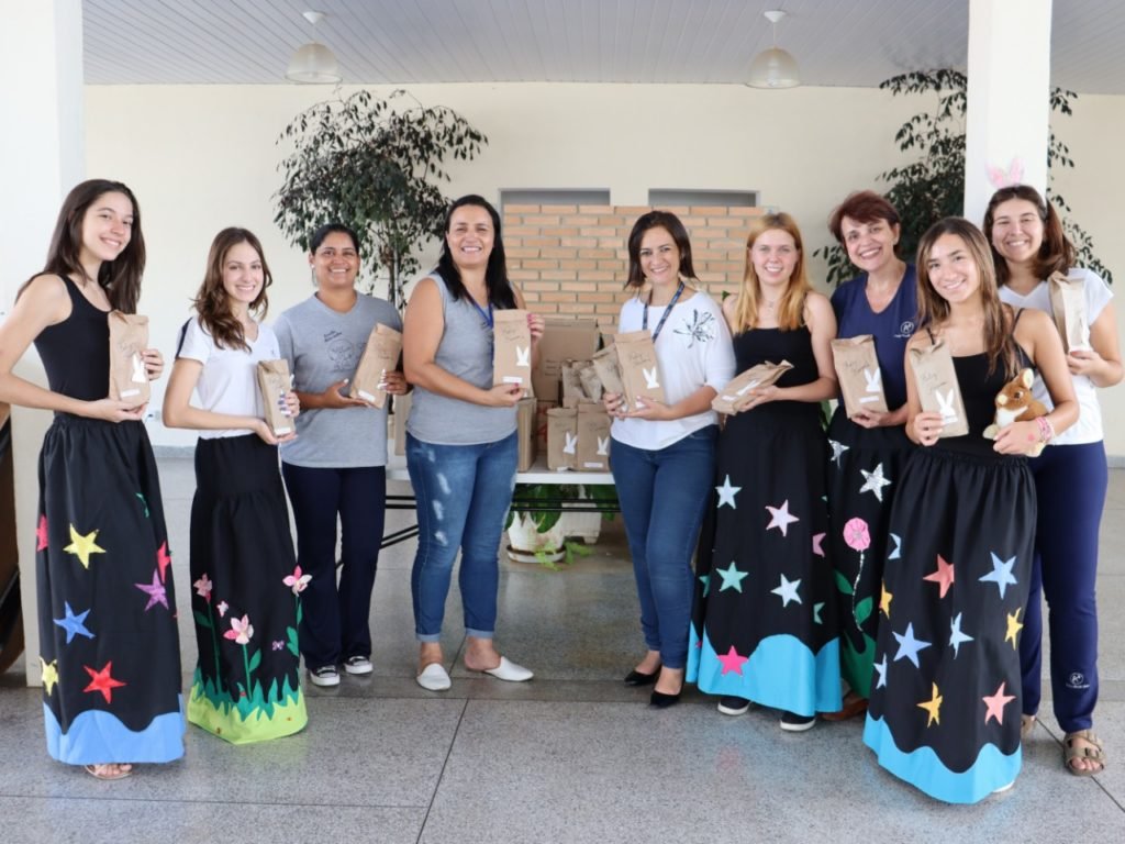 Alunos do Almeida Júnior doam chocolates para entidades de Itu