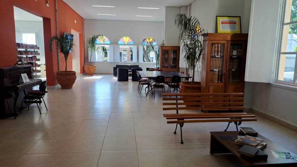 Cila oferece grupo de bordadeiras, clube de leitura e ateliê de artes