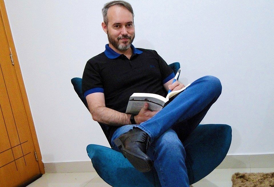 Jornalista escreve livro sobre personalidade ituana