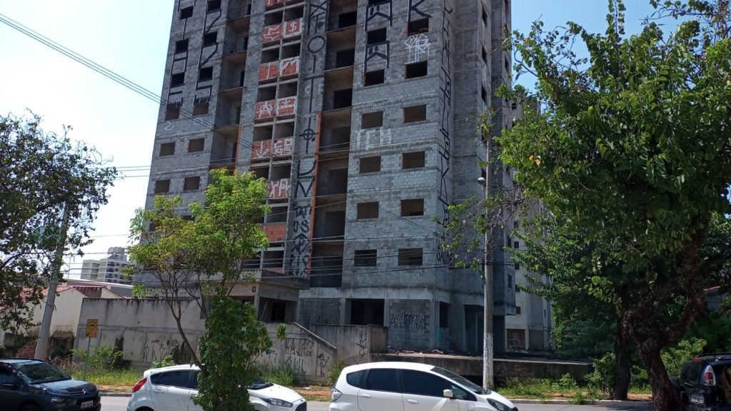 Prédios abandonados causa transtornos para moradores do bairro Cruz das Almas