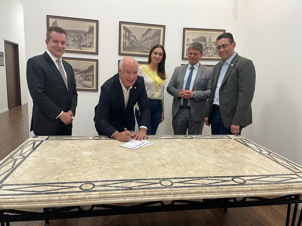 Dança das cadeiras: políticos ituanos mudam de partidos de olho nas eleições