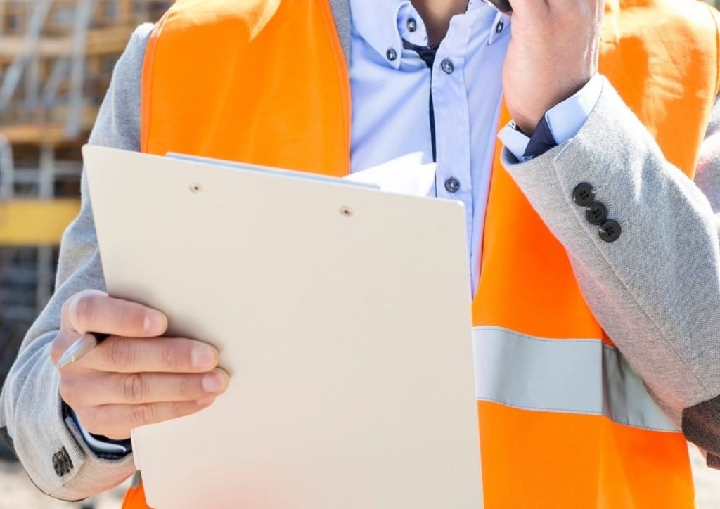 Moradores de condomínio se preocupam com cheiro forte de gás no local