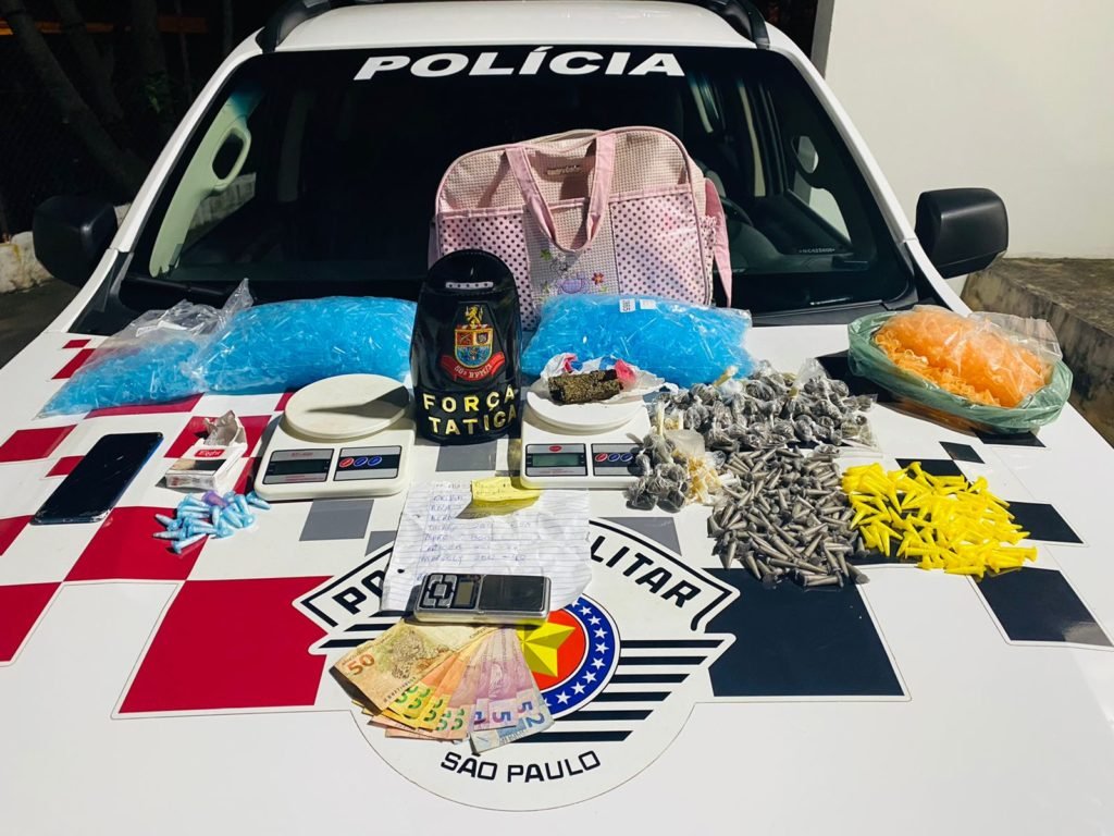 PM prende mulheres no Portal do Éden  suspeitas de tráfico