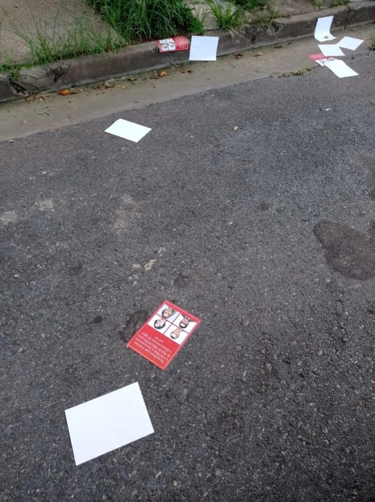 Panfletos atacando vereadores da oposição são jogados em diversos bairros