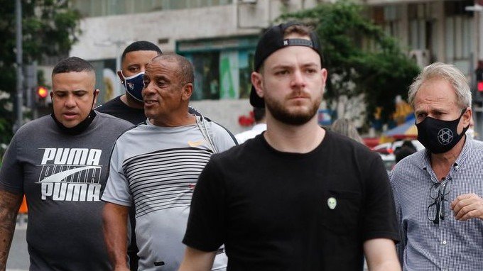 Governo de SP libera uso de máscaras em todos os ambientes